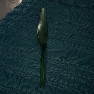 Elegant Green Decorative Leaf